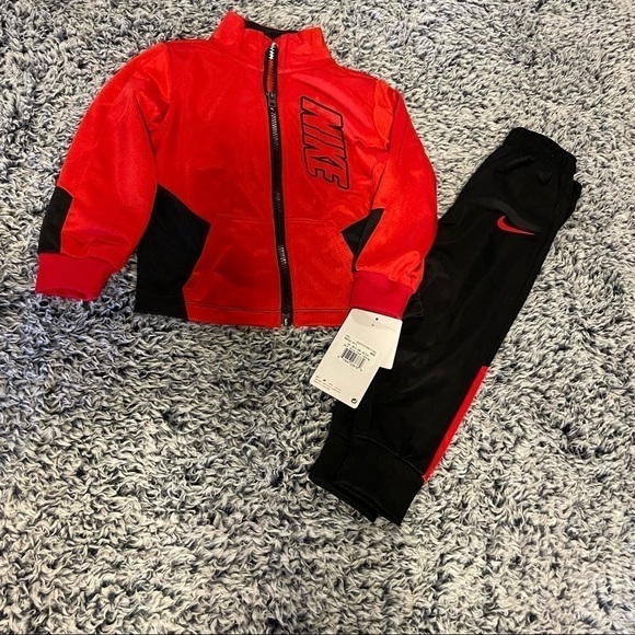 ✅5x Host Pick✅ Nike Sweat Suit, 24M - Picture 3 of 11